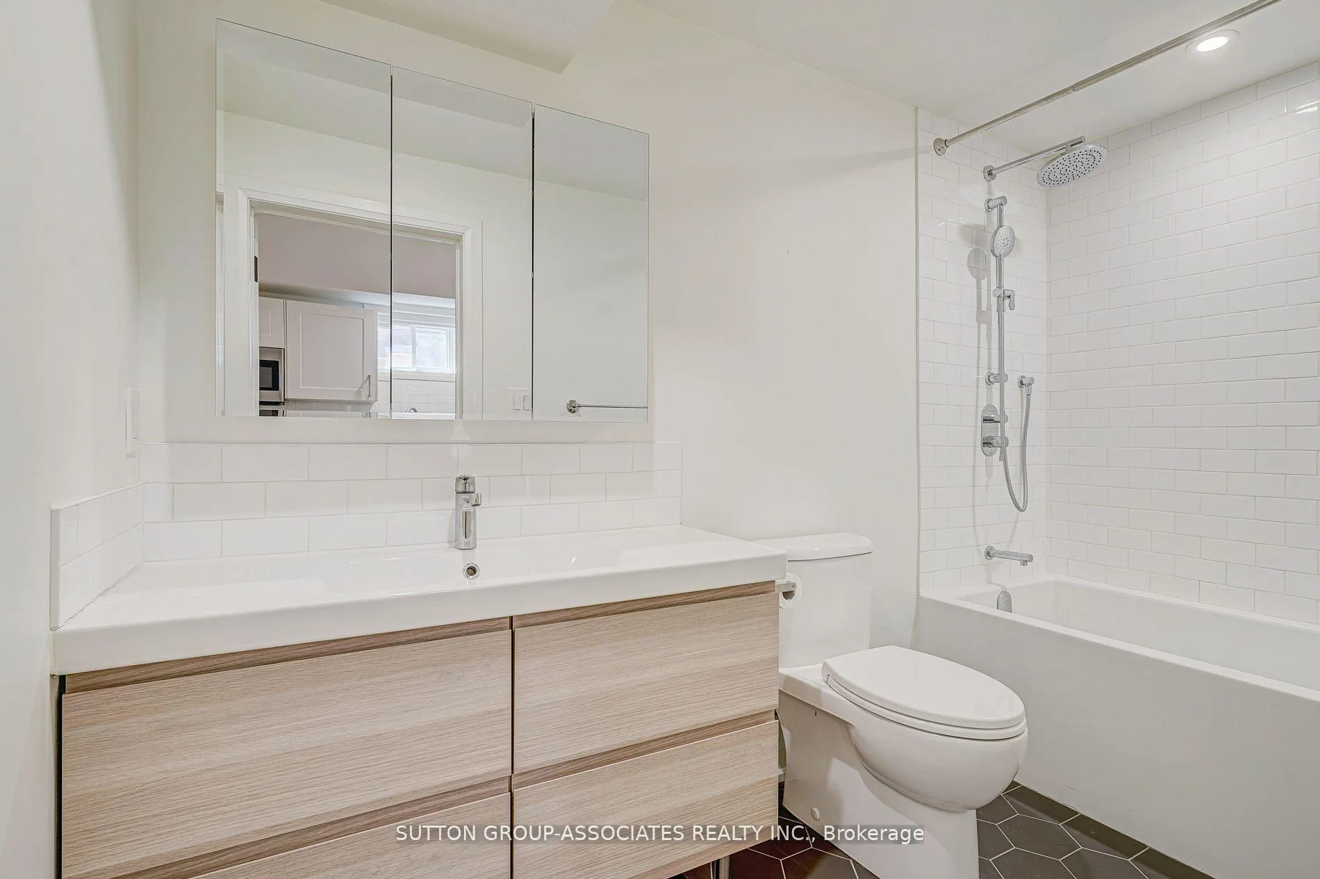 Photo 14 of Unit Lower, 233 Albany Avenue, Toronto, The Annex — HOMEH