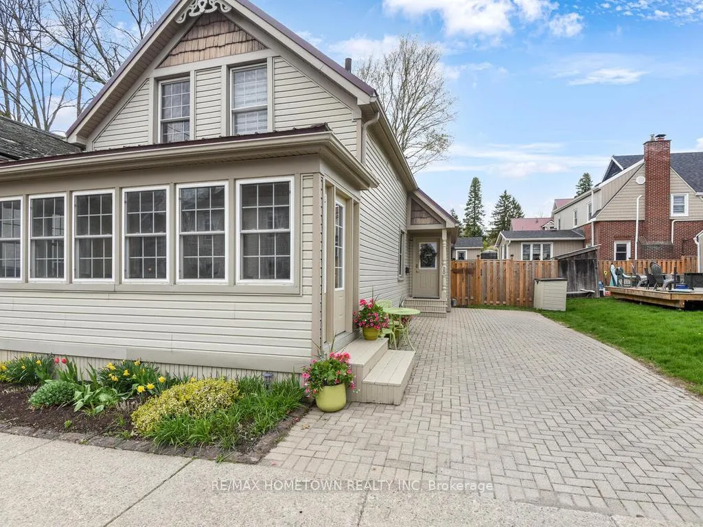 Photo 3 of 20 Hartley Street, Brockville — HOMEH