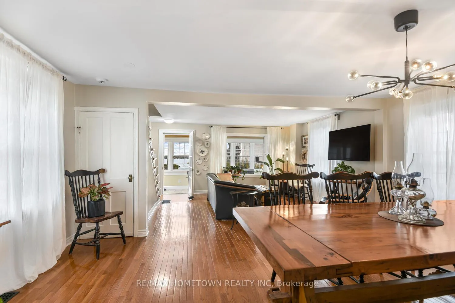 Photo 13 of 20 Hartley Street, Brockville — HOMEH