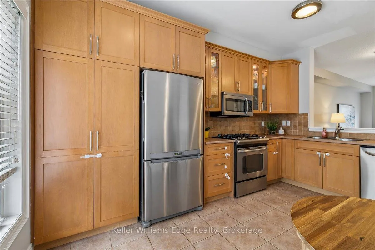 Photo 4 of 684 Summers Common, Burlington, Appleby — HOMEH