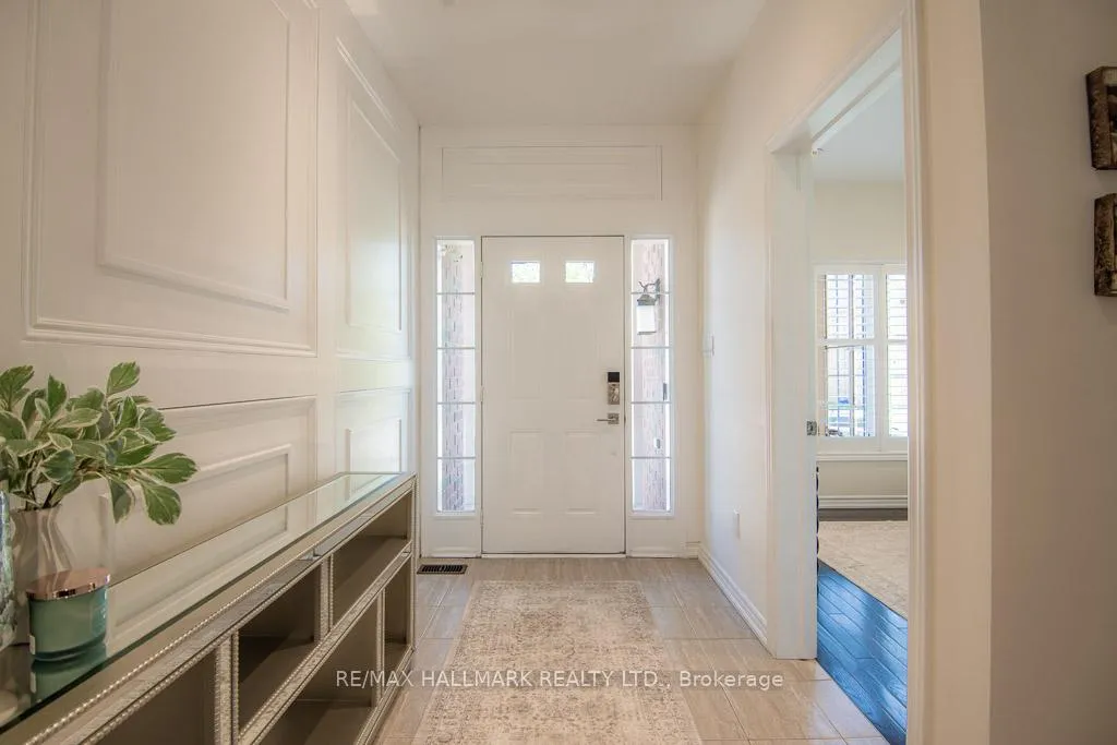 Photo 3 of 566 Maitland Drive, Pickering, Rosebank — HOMEH