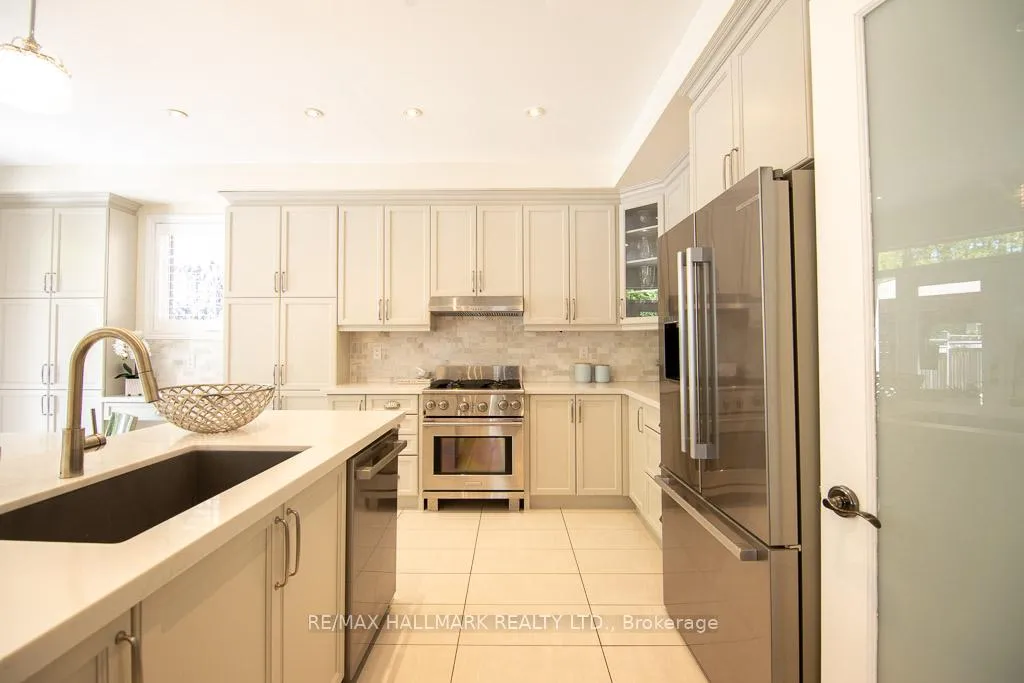 Photo 13 of 566 Maitland Drive, Pickering, Rosebank — HOMEH