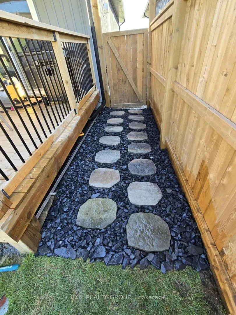 Photo 3 of 35 Schmidt Way, Quinte West, Murray Ward — HOMEH