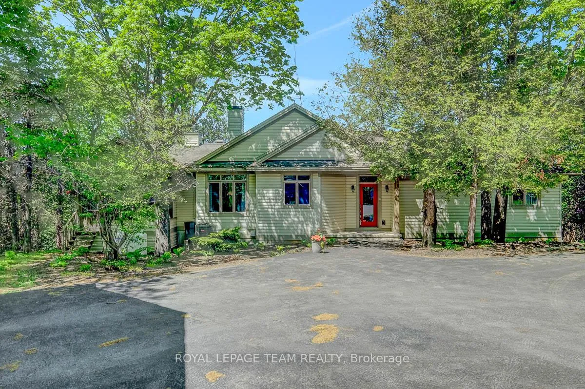 Front of 912 Maple Hill Road