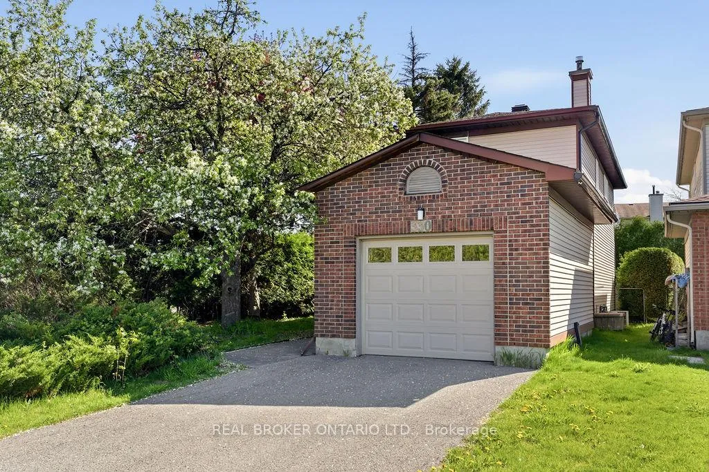 Photo 2 of 330 Fernleaf Crescent, Ottawa, Queenswood Heights South — HOMEH