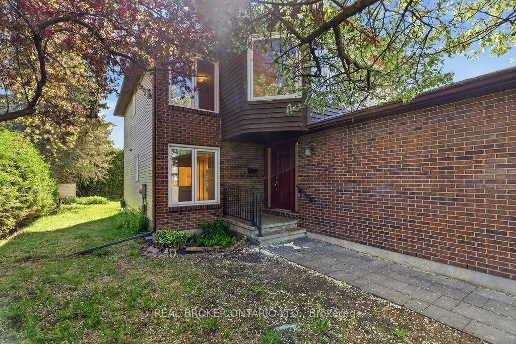Photo 4 of 330 Fernleaf Crescent, Ottawa, Queenswood Heights South — HOMEH