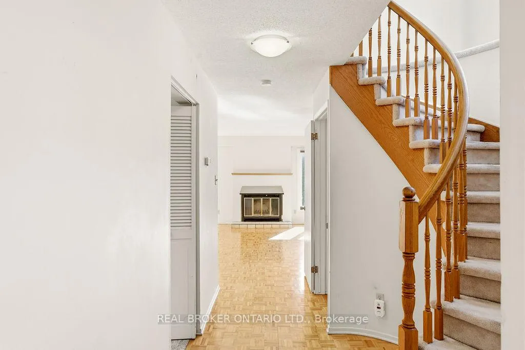 Photo 7 of 330 Fernleaf Crescent, Ottawa, Queenswood Heights South — HOMEH
