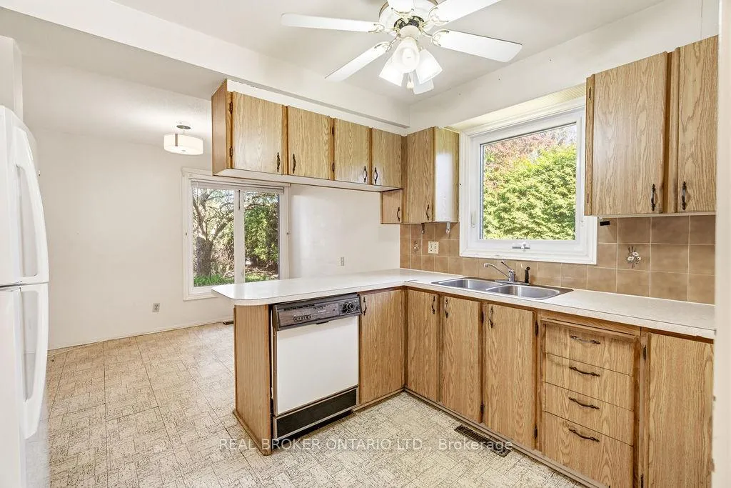 Photo 20 of 330 Fernleaf Crescent, Ottawa, Queenswood Heights South — HOMEH