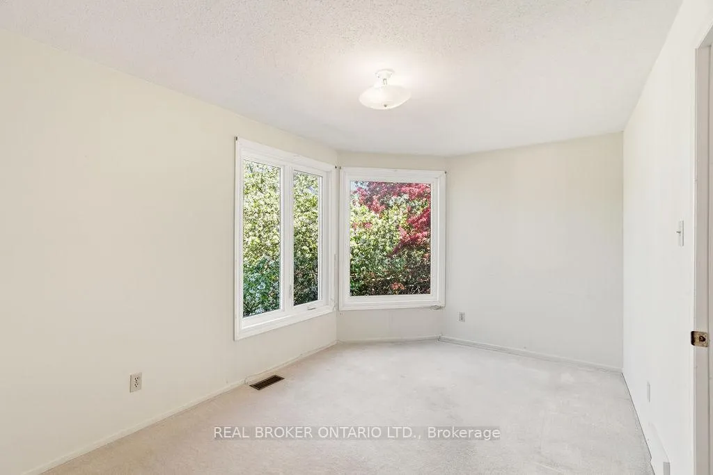 Photo 23 of 330 Fernleaf Crescent, Ottawa, Queenswood Heights South — HOMEH