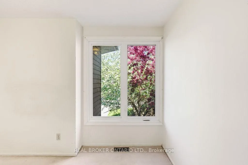 Photo 24 of 330 Fernleaf Crescent, Ottawa, Queenswood Heights South — HOMEH