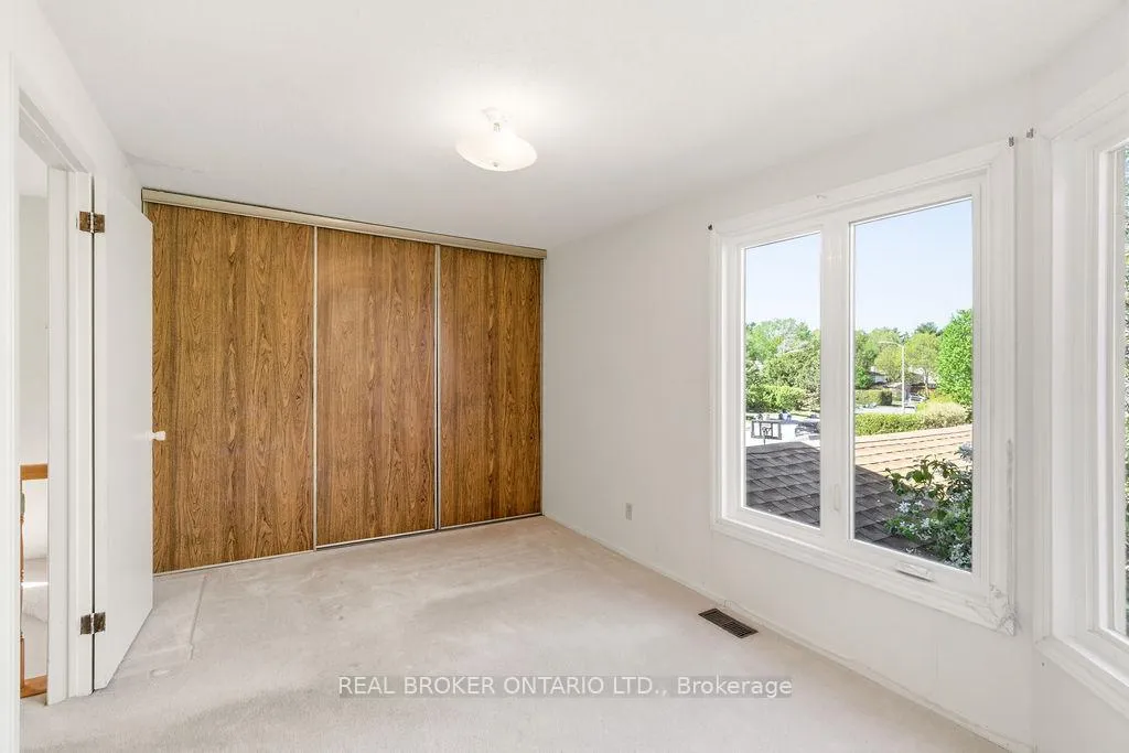 Photo 28 of 330 Fernleaf Crescent, Ottawa, Queenswood Heights South — HOMEH