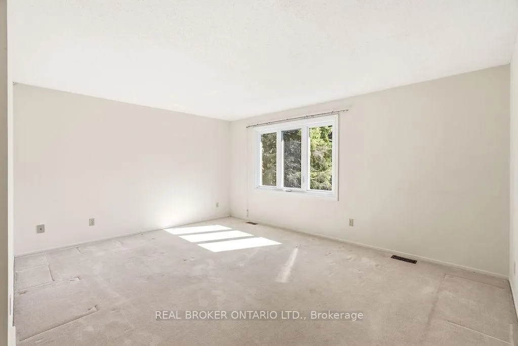 Photo 29 of 330 Fernleaf Crescent, Ottawa, Queenswood Heights South — HOMEH