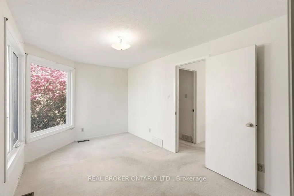 Photo 30 of 330 Fernleaf Crescent, Ottawa, Queenswood Heights South — HOMEH