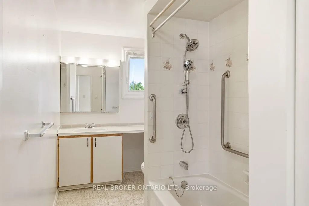 Photo 36 of 330 Fernleaf Crescent, Ottawa, Queenswood Heights South — HOMEH