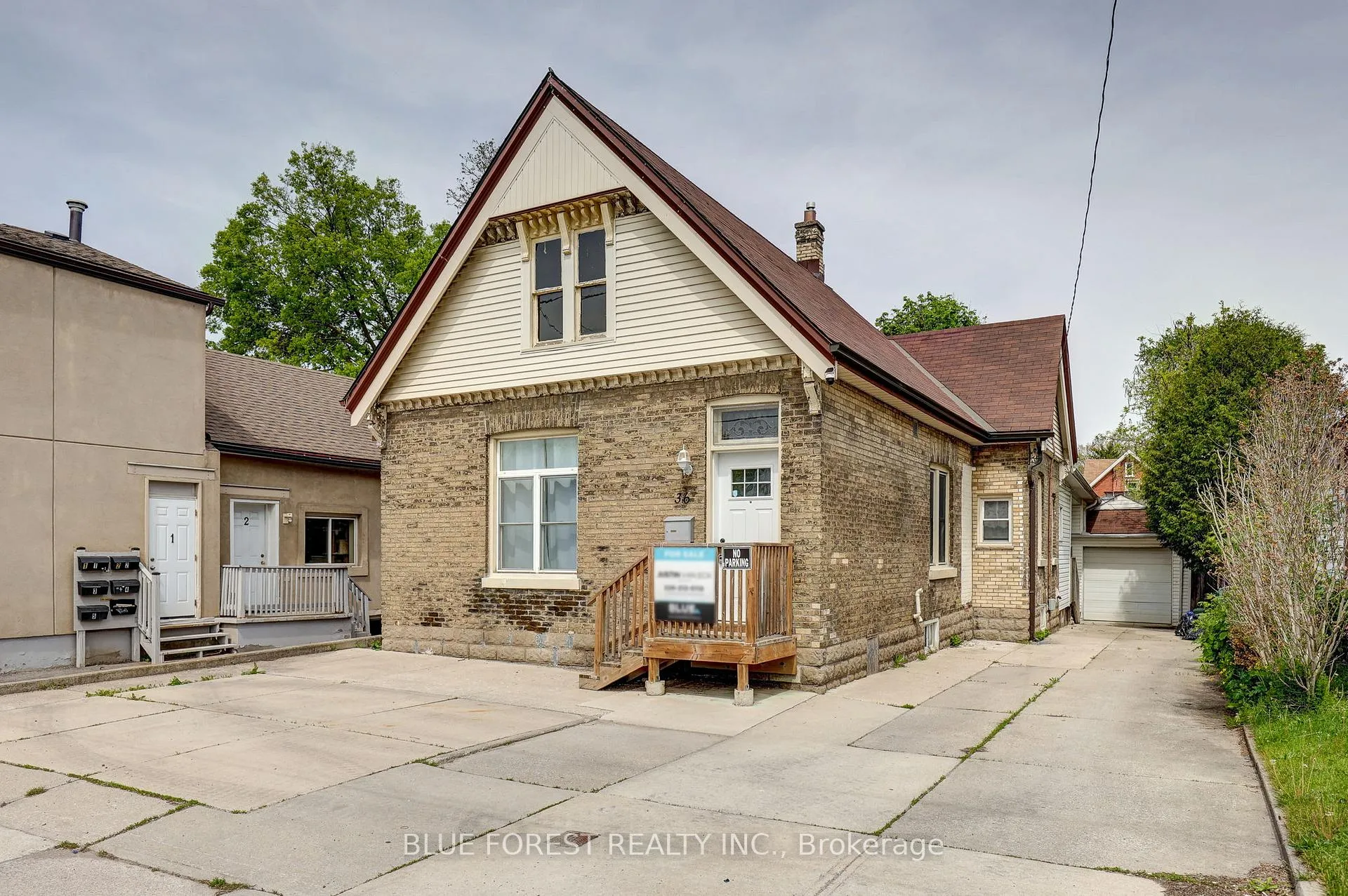 Front of 36 Adelaide Street S