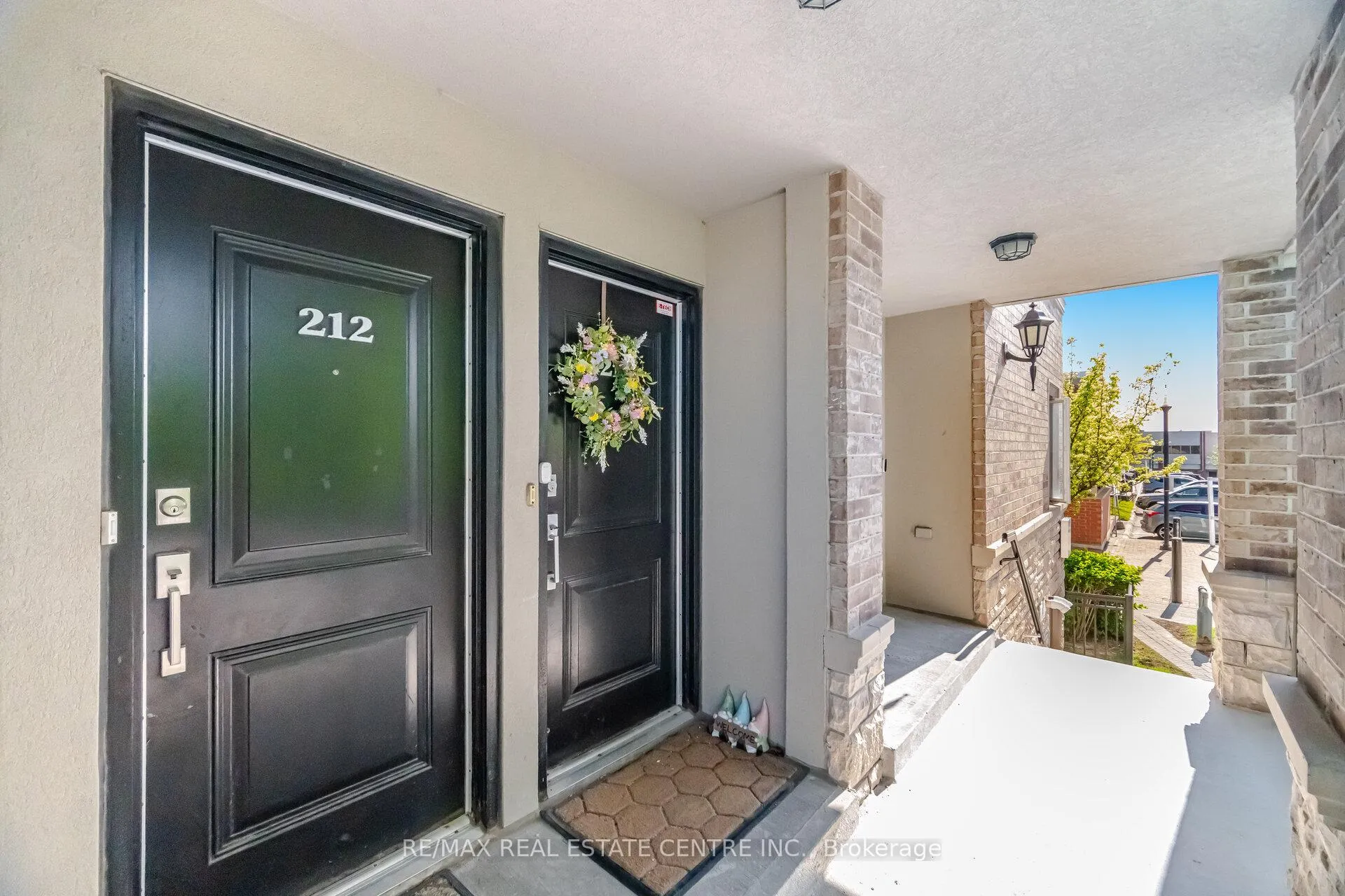 Photo 3 of Unit 211, 320 John Street, Markham, Aileen-Willowbrook — HOMEH