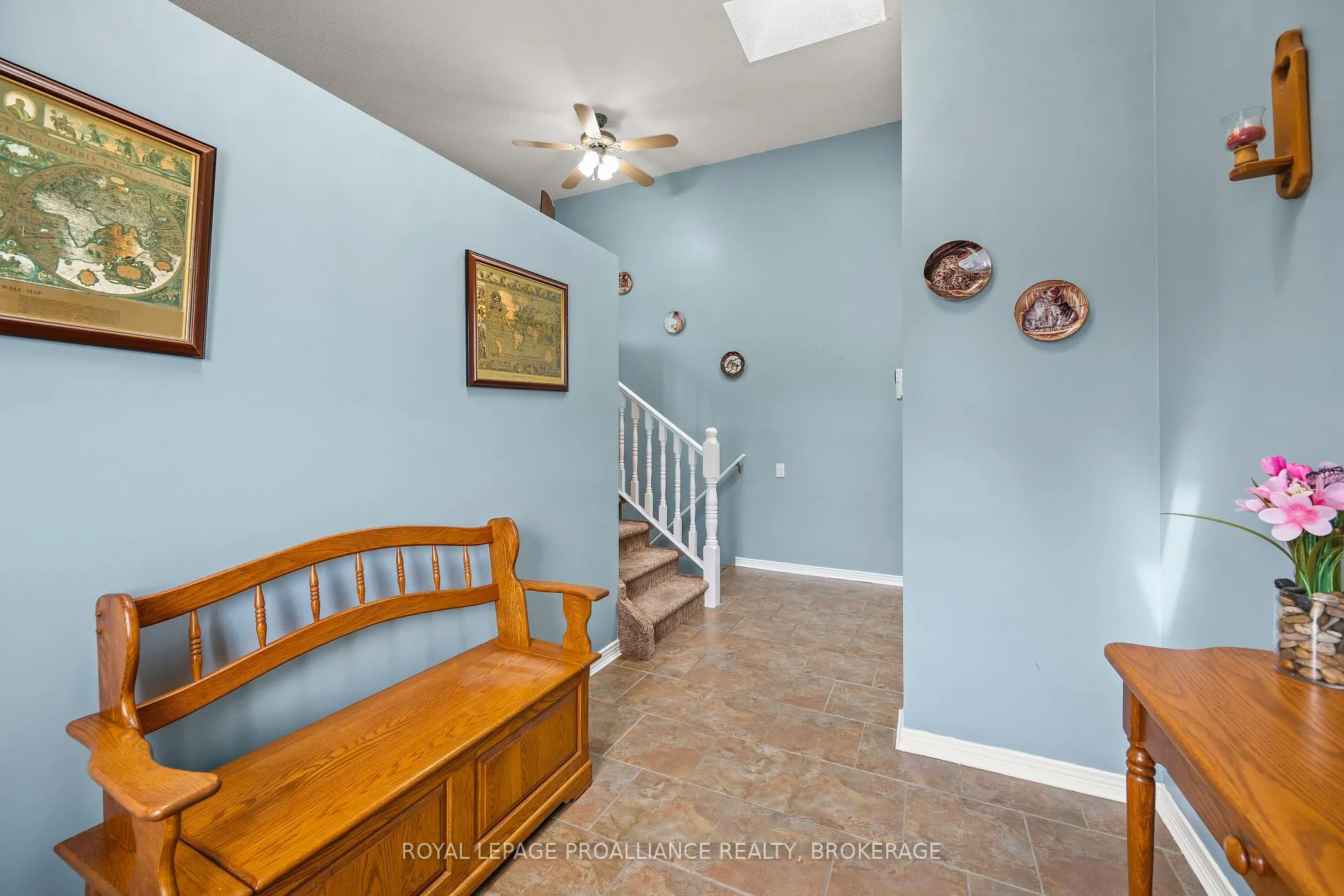 Photo 4 of 307 Amherst Drive, Loyalist, Amherstview — HOMEH