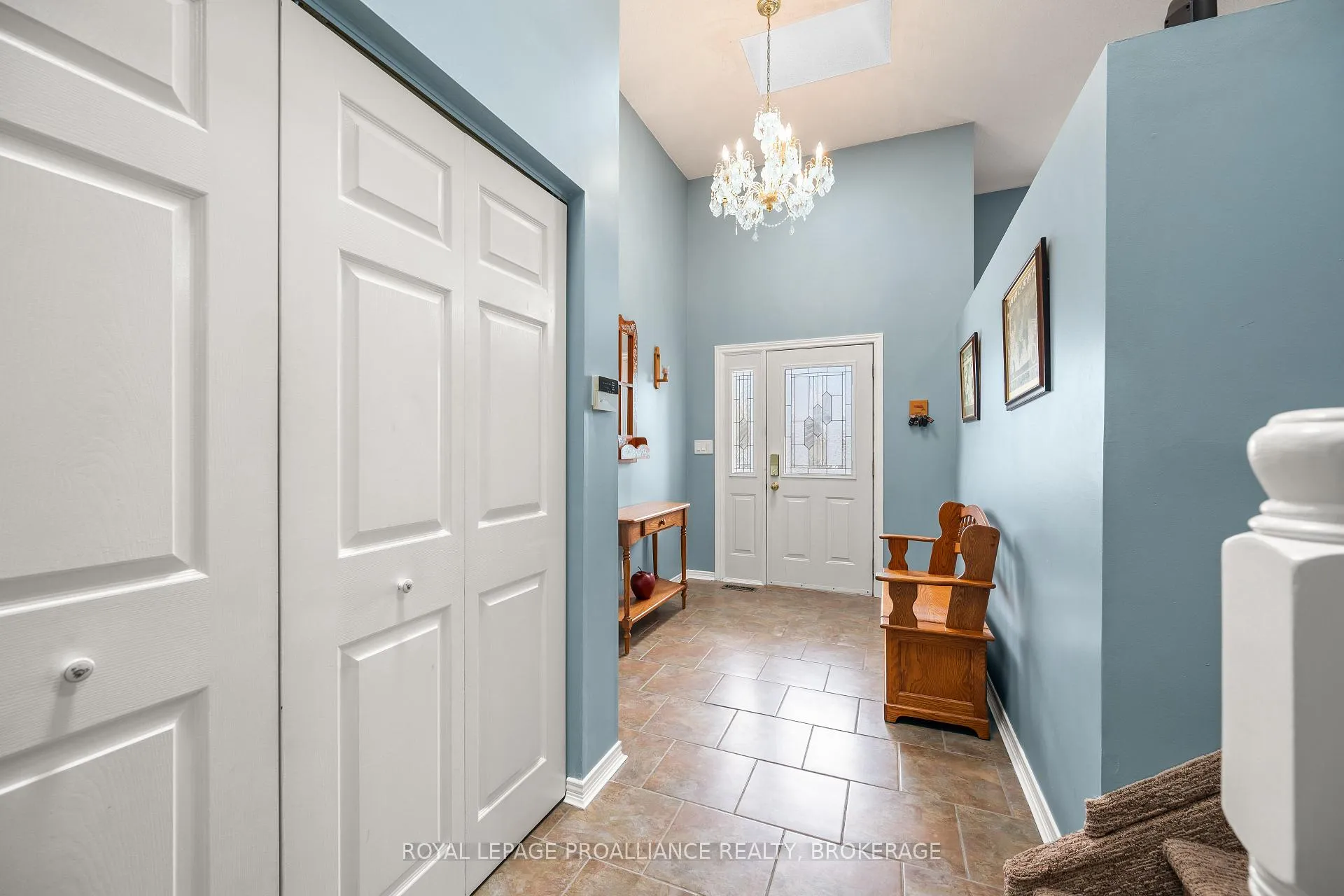 Photo 5 of 307 Amherst Drive, Loyalist, Amherstview — HOMEH