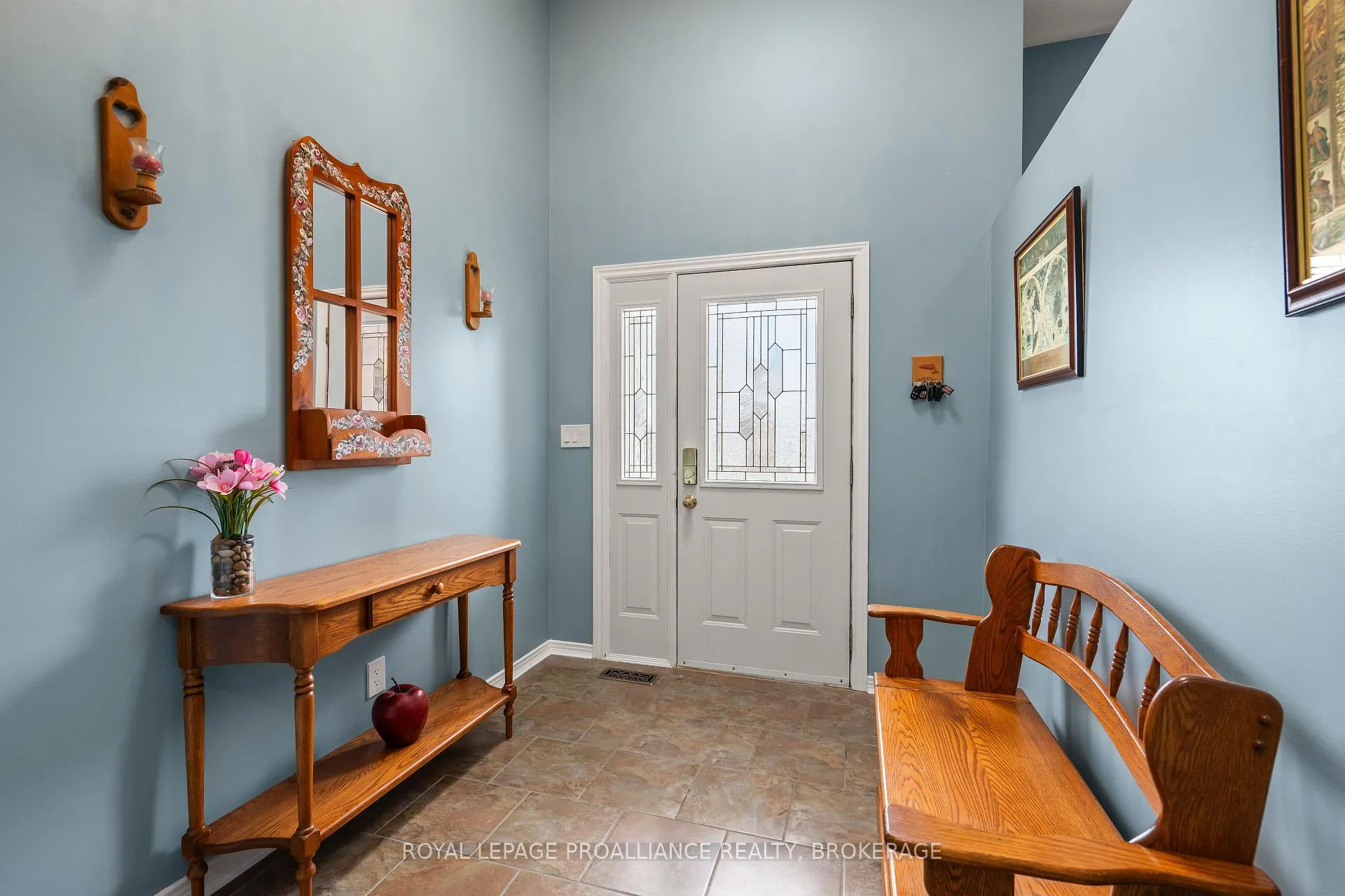 Photo 6 of 307 Amherst Drive, Loyalist, Amherstview — HOMEH