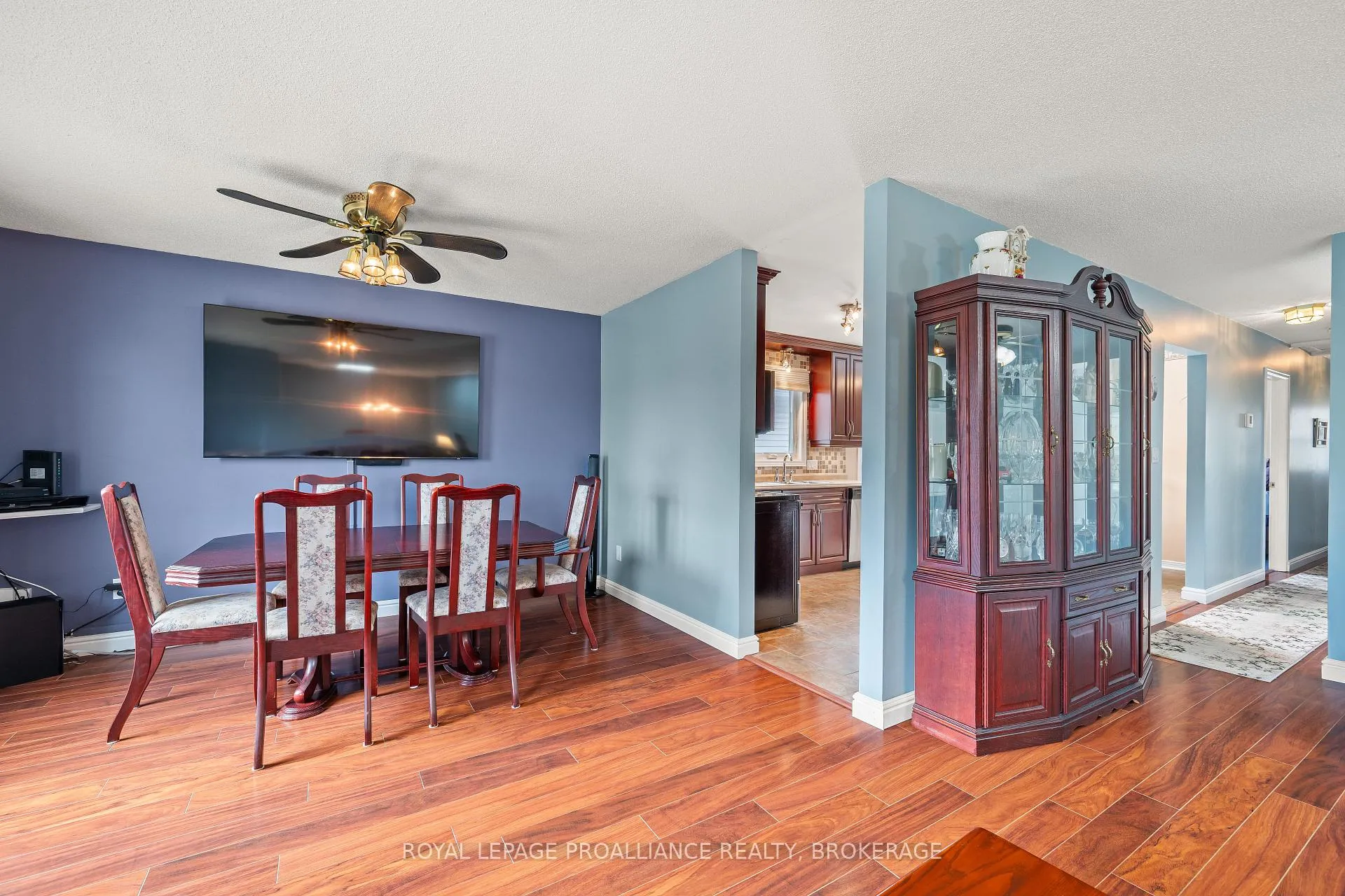 Photo 8 of 307 Amherst Drive, Loyalist, Amherstview — HOMEH