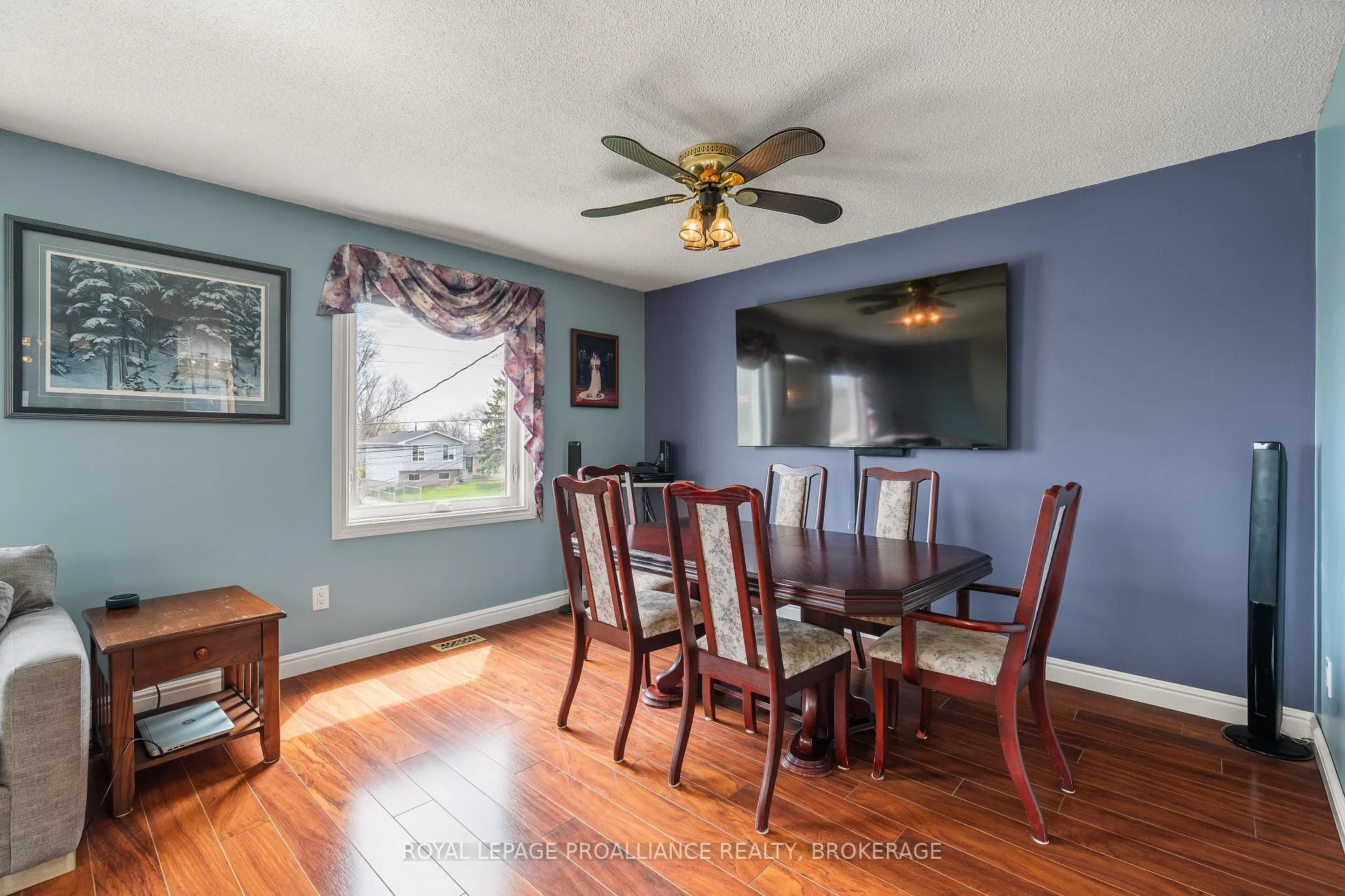Photo 10 of 307 Amherst Drive, Loyalist, Amherstview — HOMEH