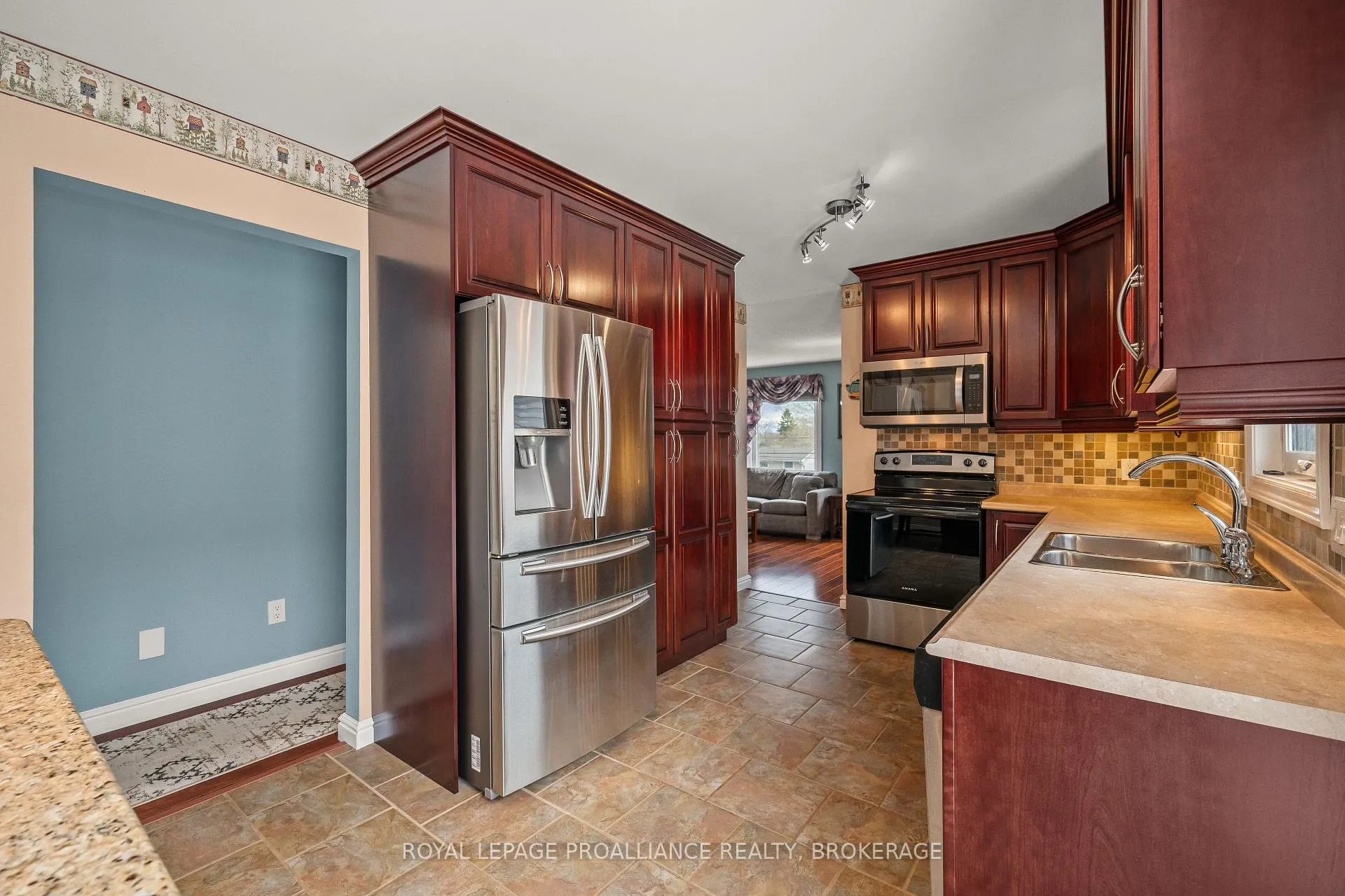 Photo 13 of 307 Amherst Drive, Loyalist, Amherstview — HOMEH