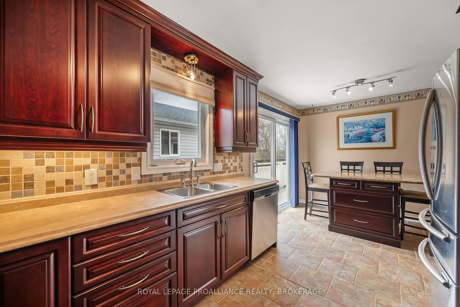 Photo 14 of 307 Amherst Drive, Loyalist, Amherstview — HOMEH