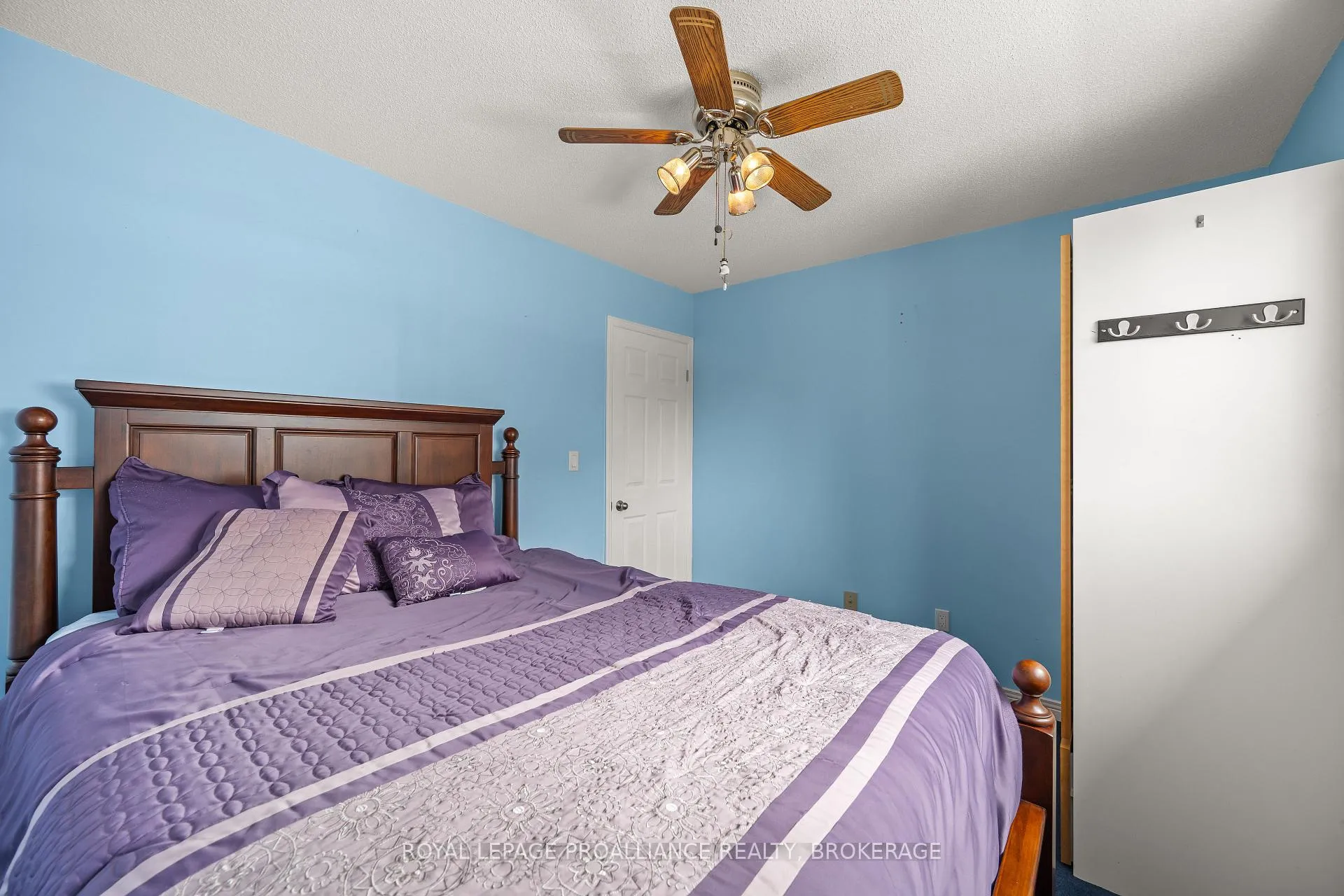 Photo 19 of 307 Amherst Drive, Loyalist, Amherstview — HOMEH