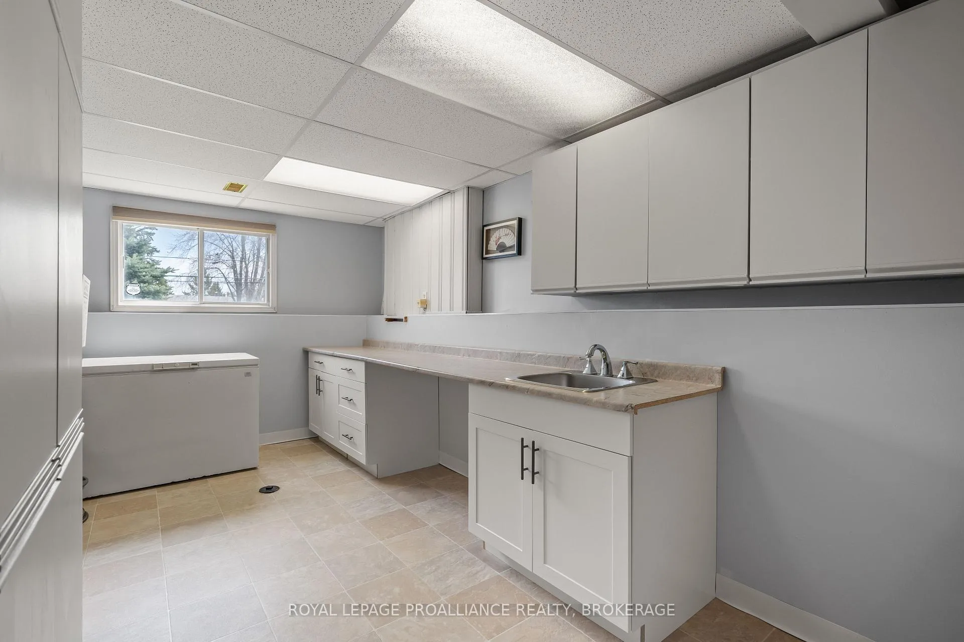 Photo 29 of 307 Amherst Drive, Loyalist, Amherstview — HOMEH