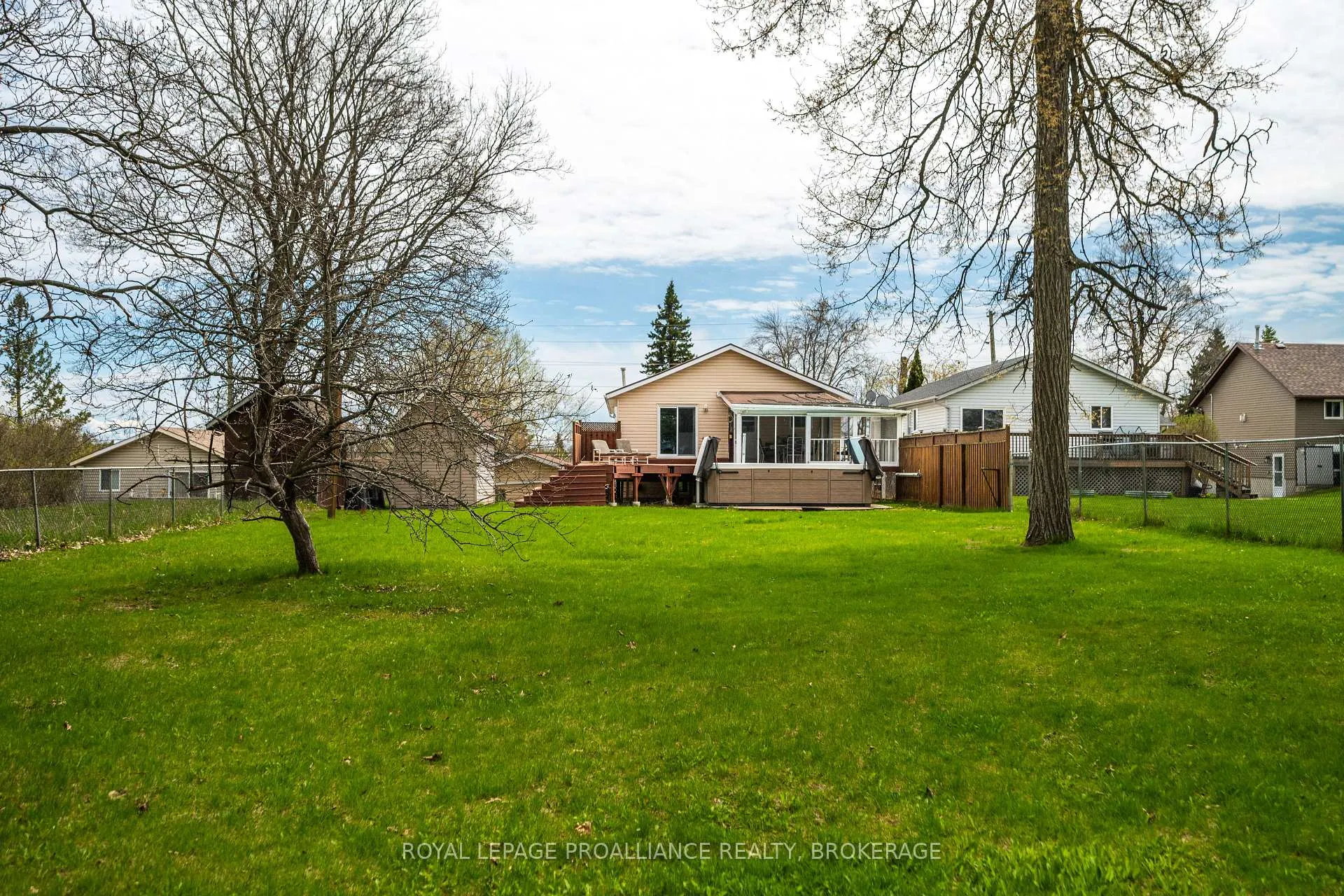 Photo 30 of 307 Amherst Drive, Loyalist, Amherstview — HOMEH