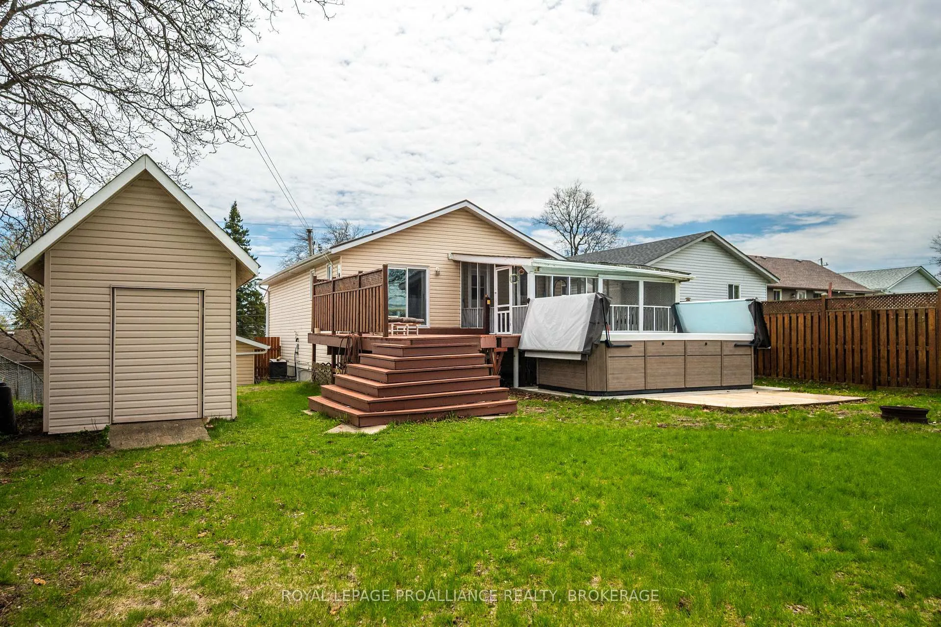 Photo 31 of 307 Amherst Drive, Loyalist, Amherstview — HOMEH