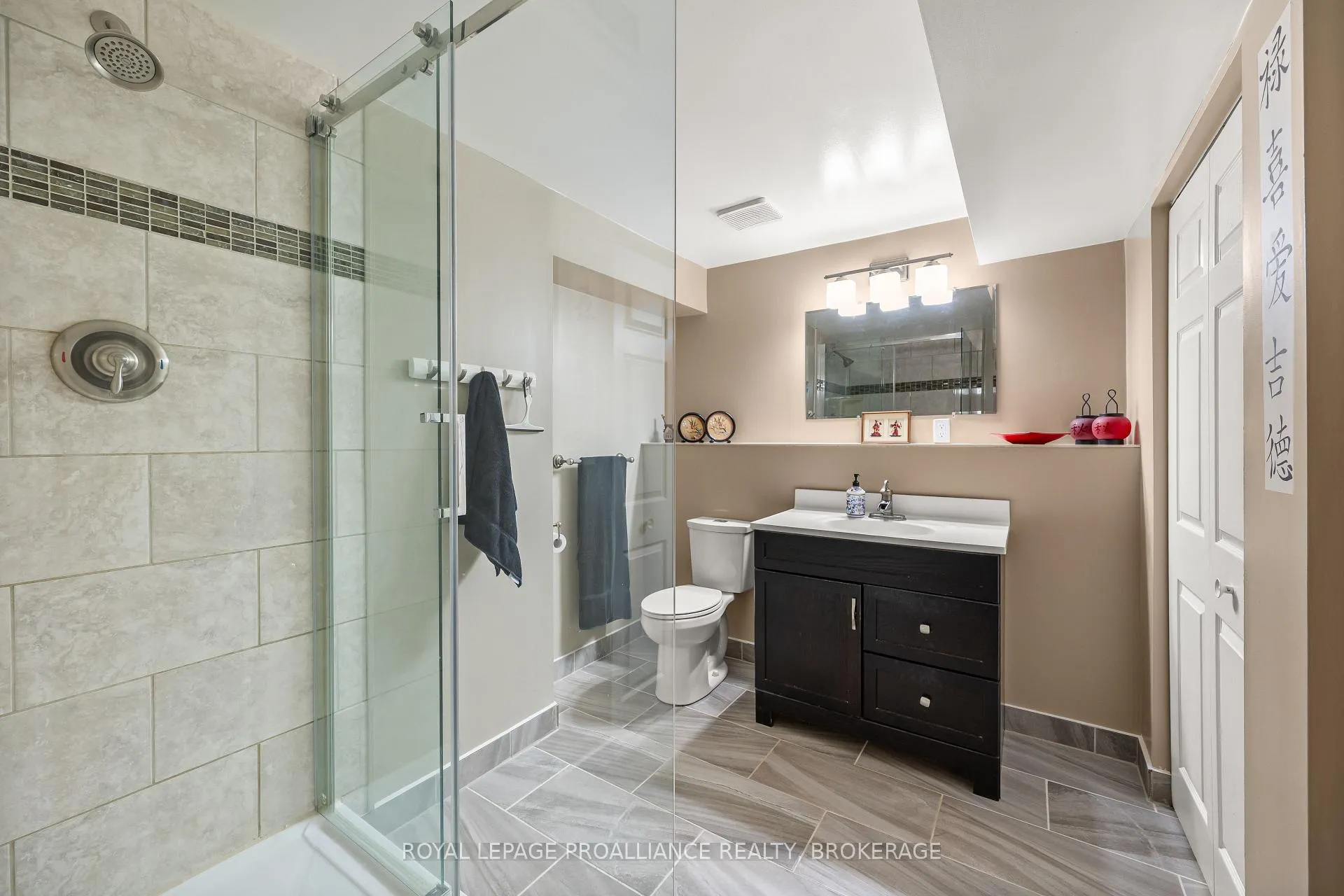 Photo 42 of 307 Amherst Drive, Loyalist, Amherstview — HOMEH