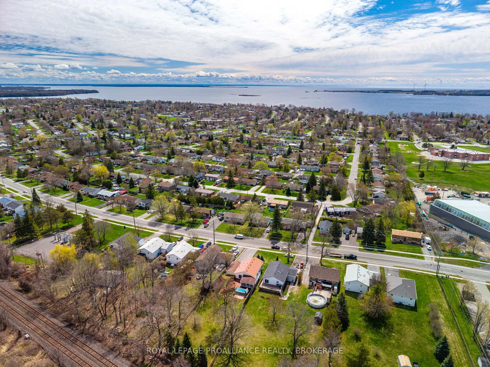 Photo 47 of 307 Amherst Drive, Loyalist, Amherstview — HOMEH