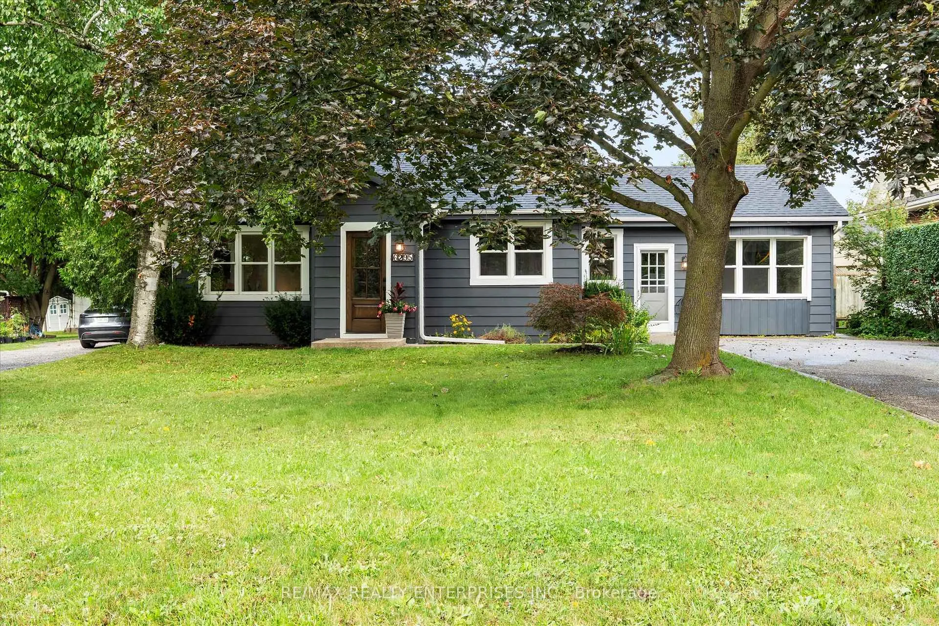 Photo 2 of 6295 Guelph Line, Burlington, Rural Burlington — HOMEH