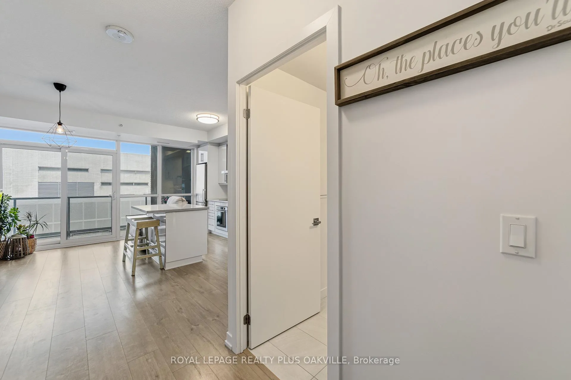 Photo 4 of Unit 2207, 2087 Fairview Street, Burlington, Freeman — HOMEH