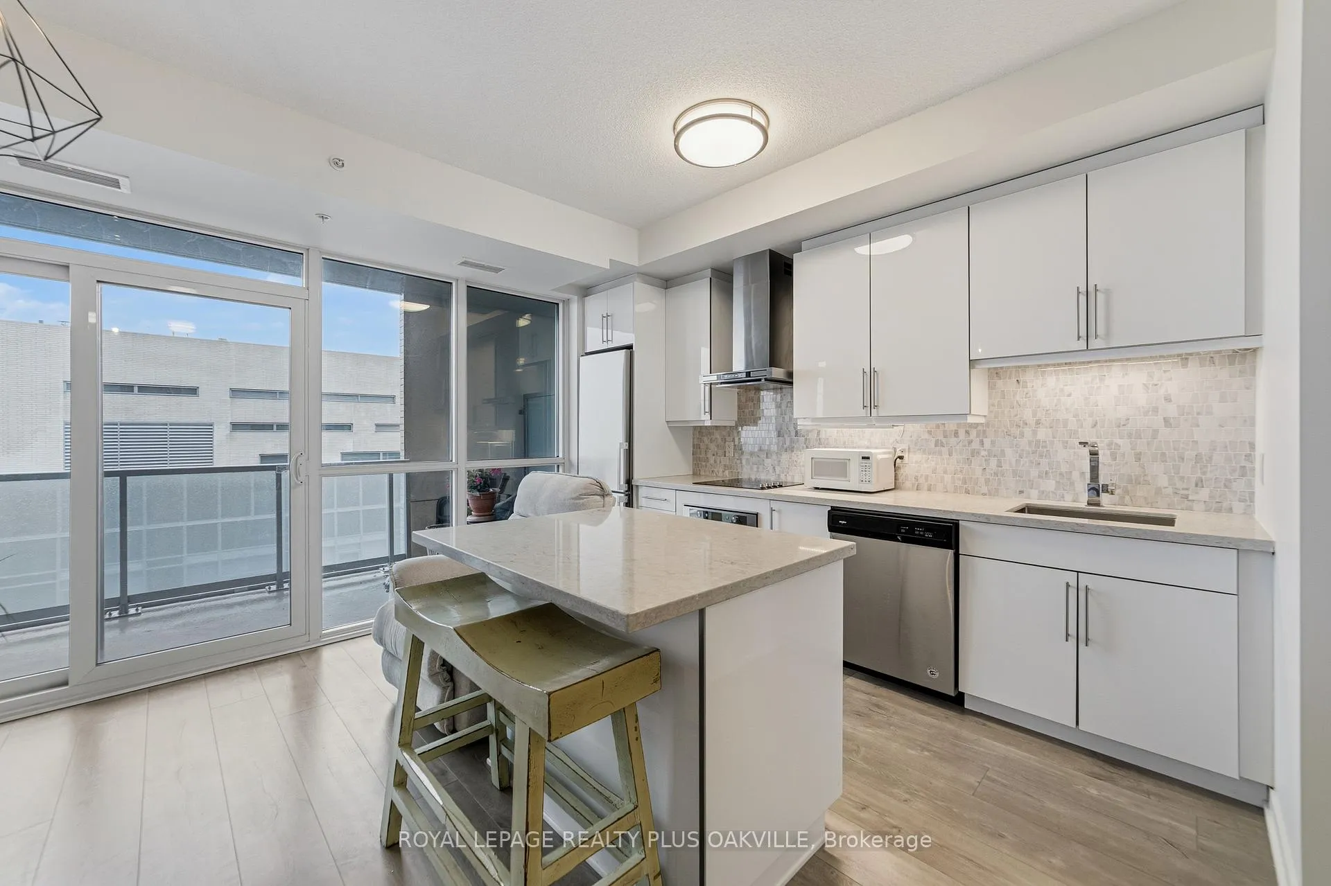 Photo 7 of Unit 2207, 2087 Fairview Street, Burlington, Freeman — HOMEH