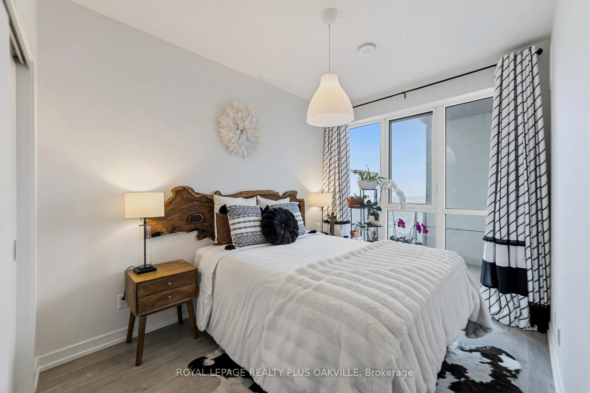 Photo 10 of Unit 2207, 2087 Fairview Street, Burlington, Freeman — HOMEH