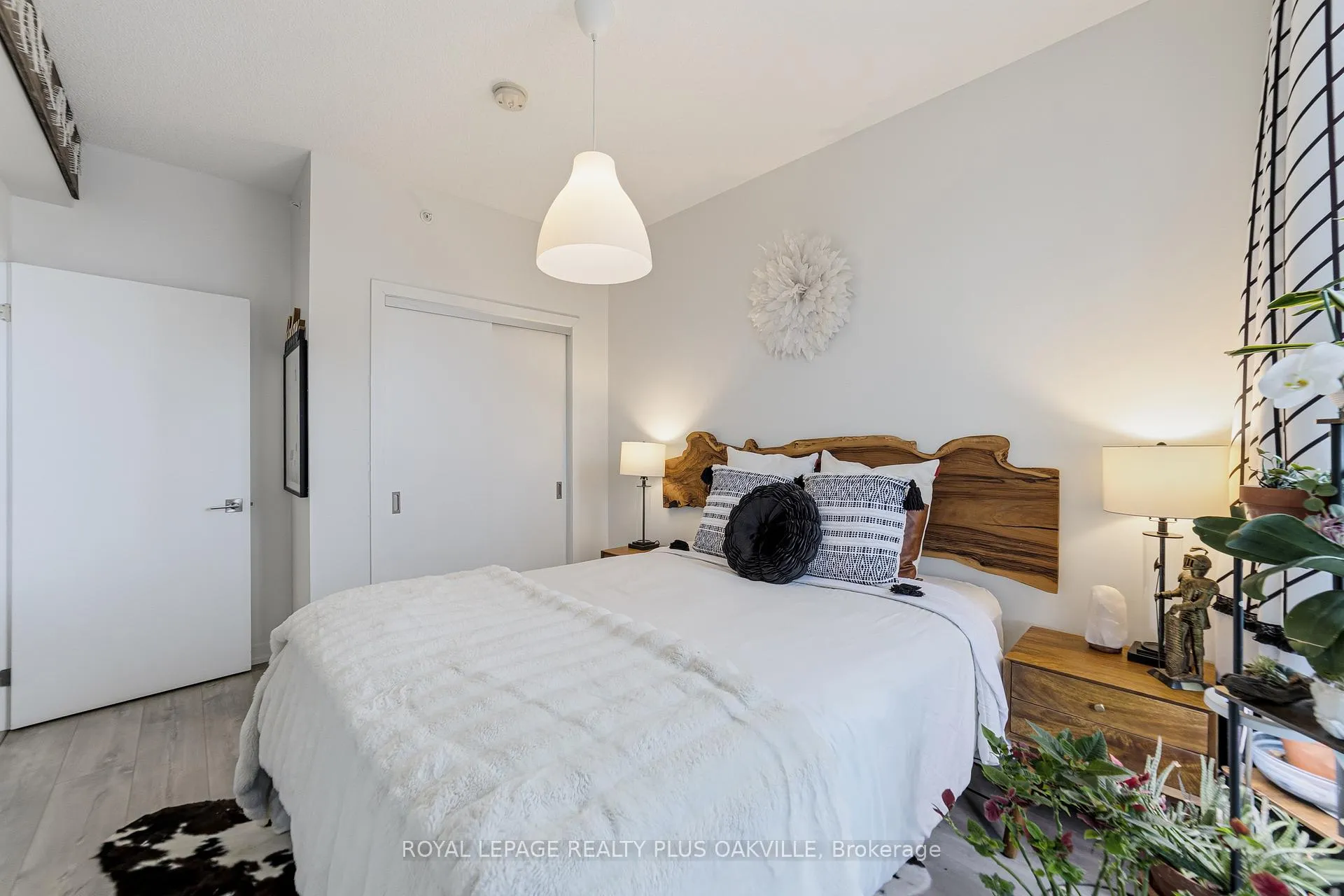 Photo 11 of Unit 2207, 2087 Fairview Street, Burlington, Freeman — HOMEH
