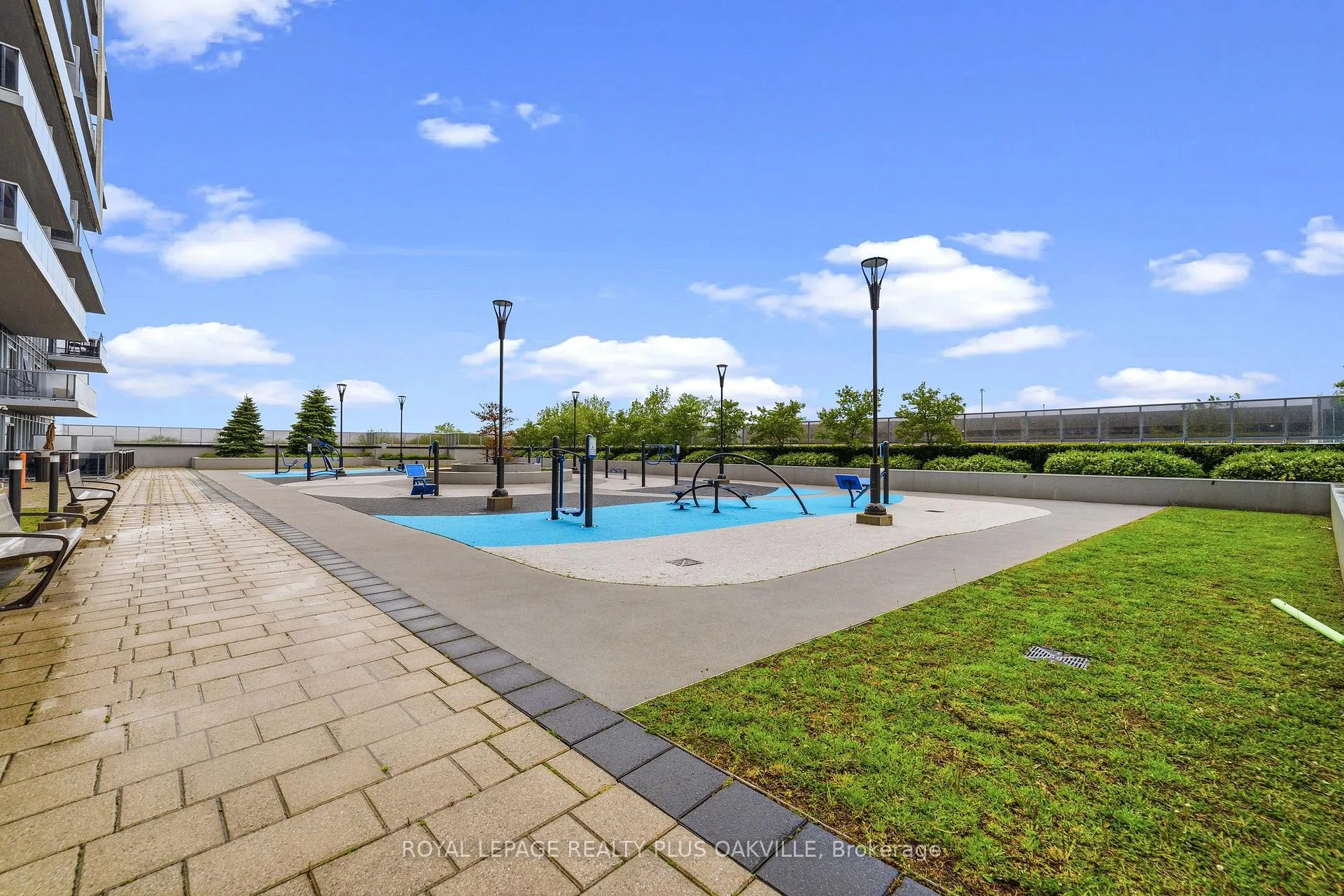 Photo 15 of Unit 2207, 2087 Fairview Street, Burlington, Freeman — HOMEH