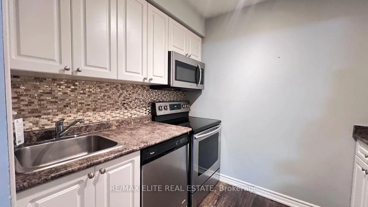 Photo 2 of 205 Milestone Crescent, Aurora, Aurora Village — HOMEH