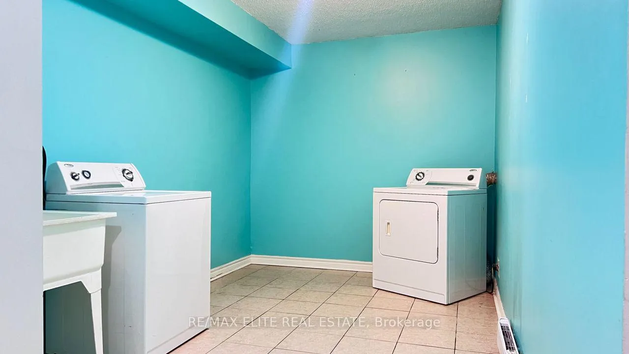 Photo 9 of 205 Milestone Crescent, Aurora, Aurora Village — HOMEH