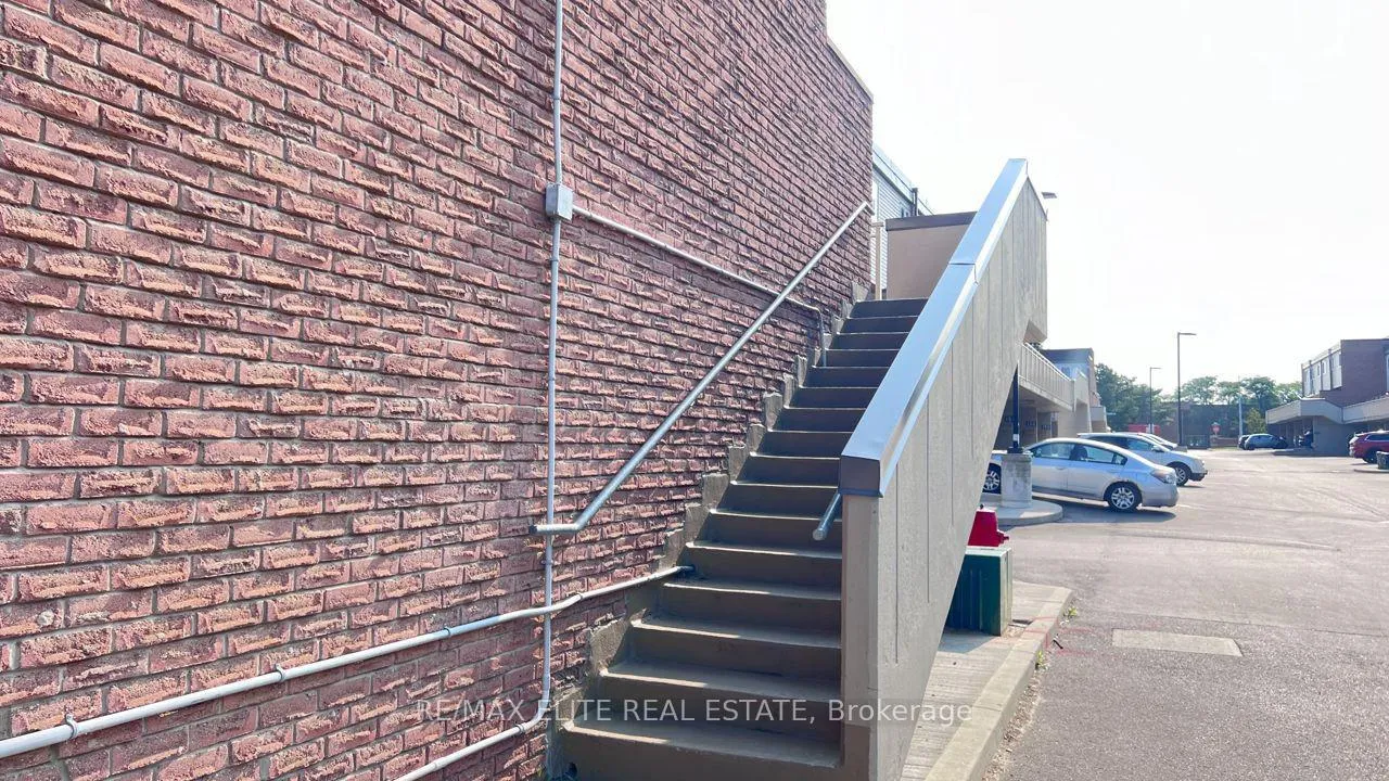 Photo 14 of 205 Milestone Crescent, Aurora, Aurora Village — HOMEH