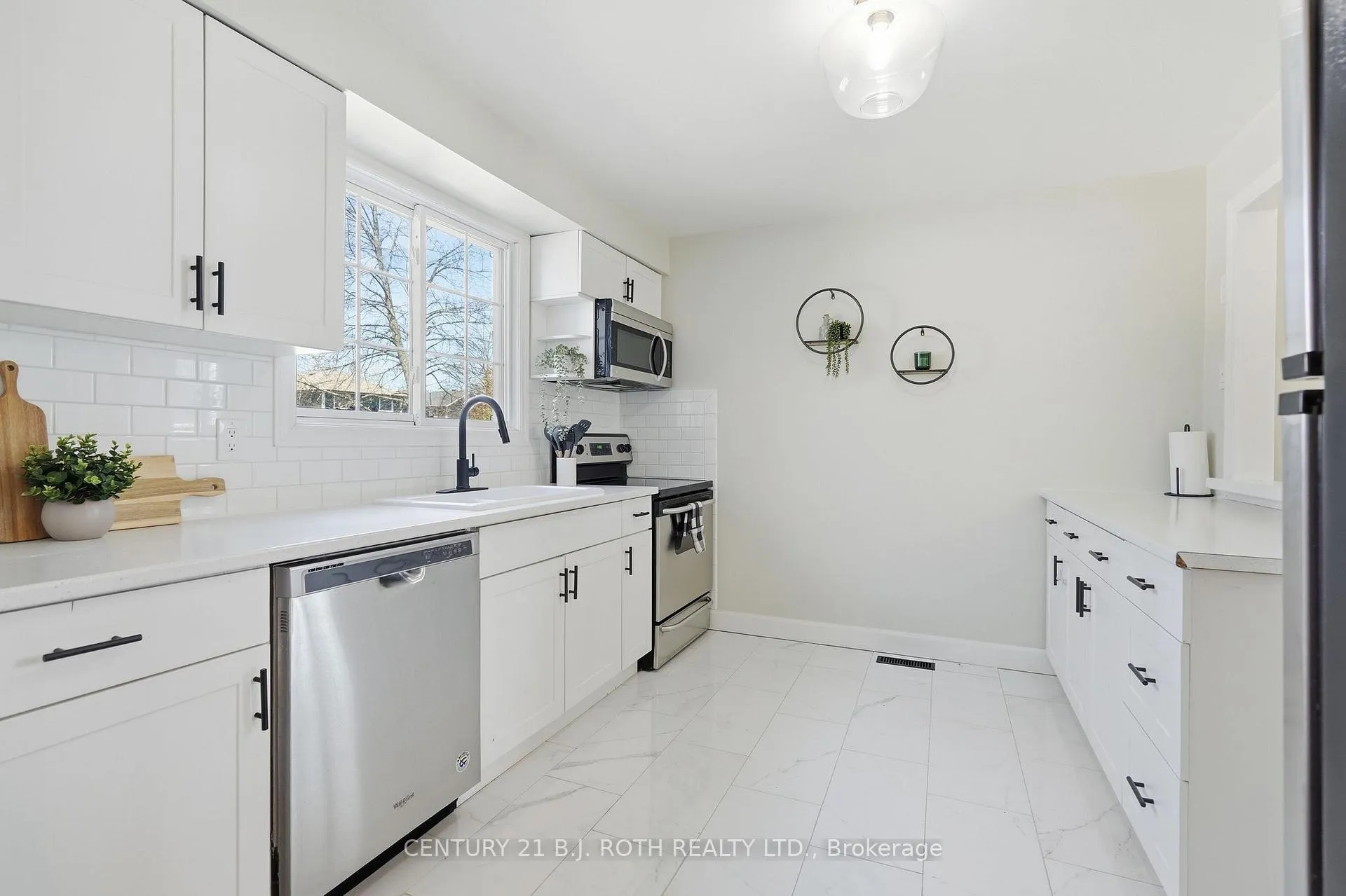 Photo 5 of 109 Elizabeth Street, Barrie, Ardagh — HOMEH