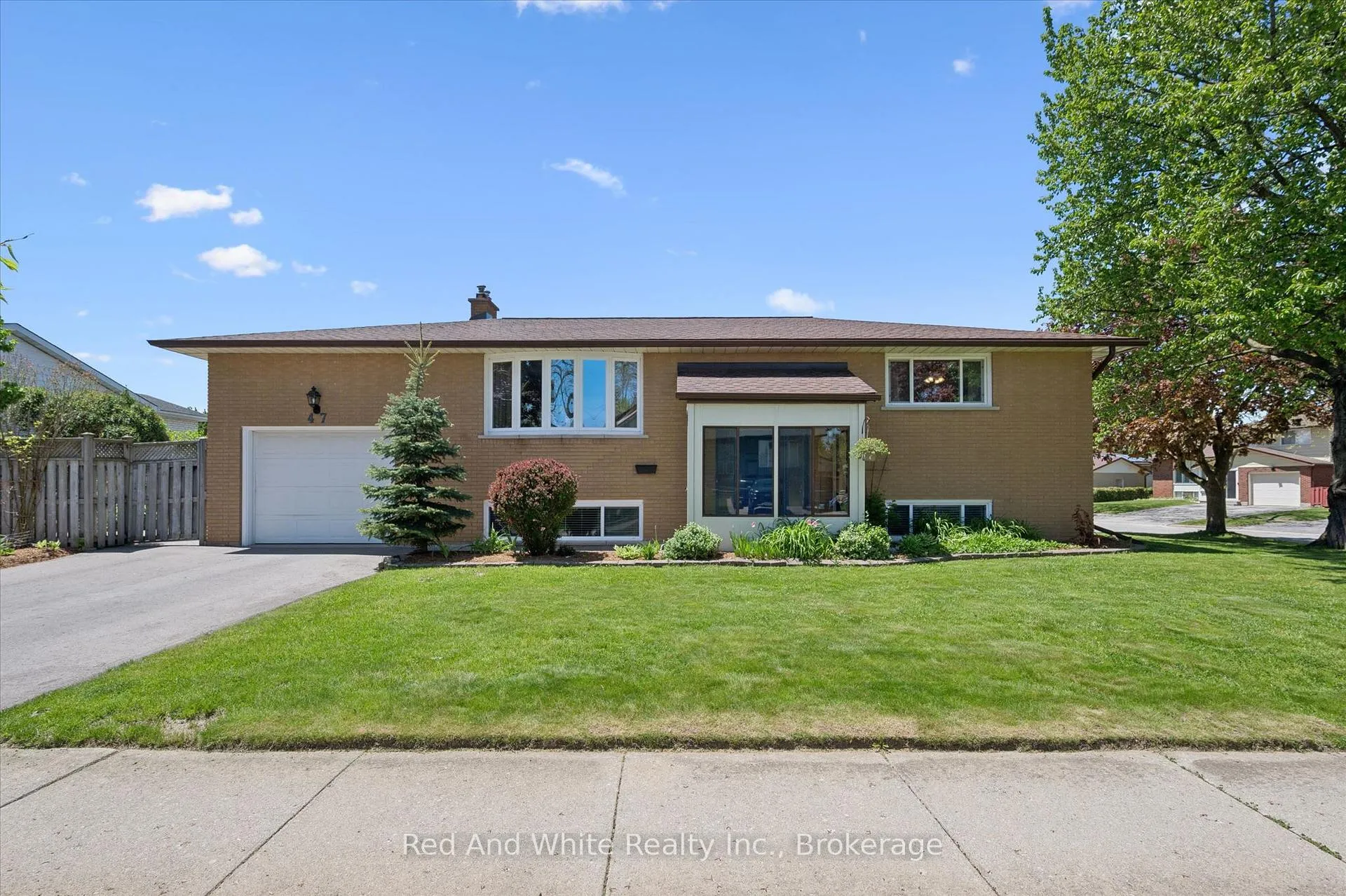 Photo 1 of 47 Oakhurst Crescent, Kitchener — HOMEH