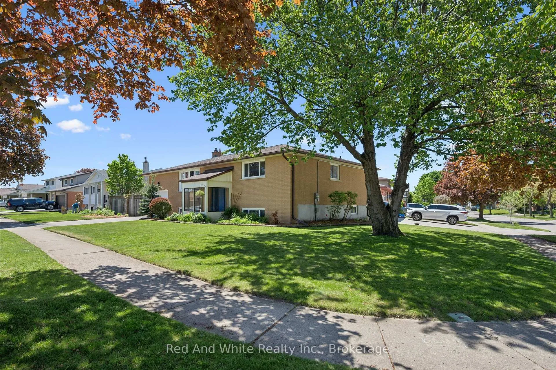 Photo 3 of 47 Oakhurst Crescent, Kitchener — HOMEH
