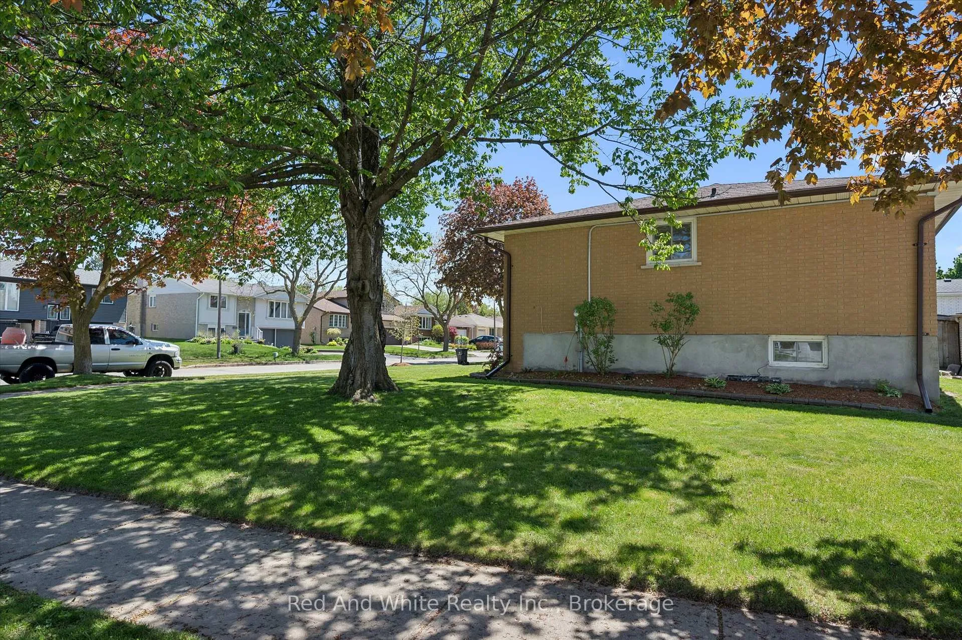 Photo 4 of 47 Oakhurst Crescent, Kitchener — HOMEH