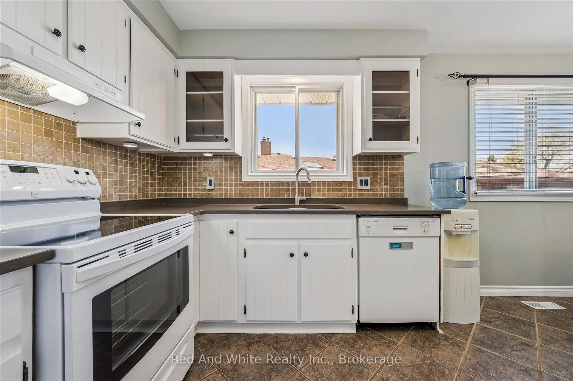 Photo 13 of 47 Oakhurst Crescent, Kitchener — HOMEH