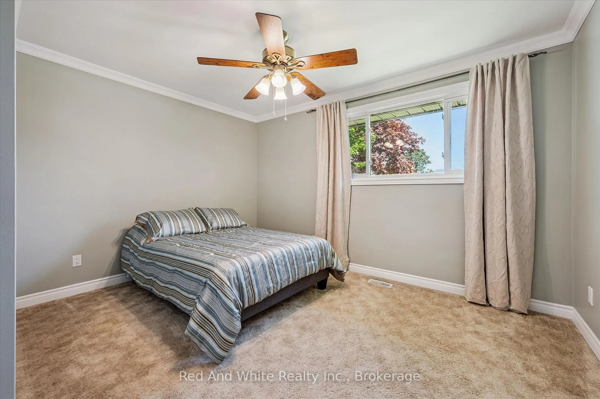 Photo 18 of 47 Oakhurst Crescent, Kitchener — HOMEH