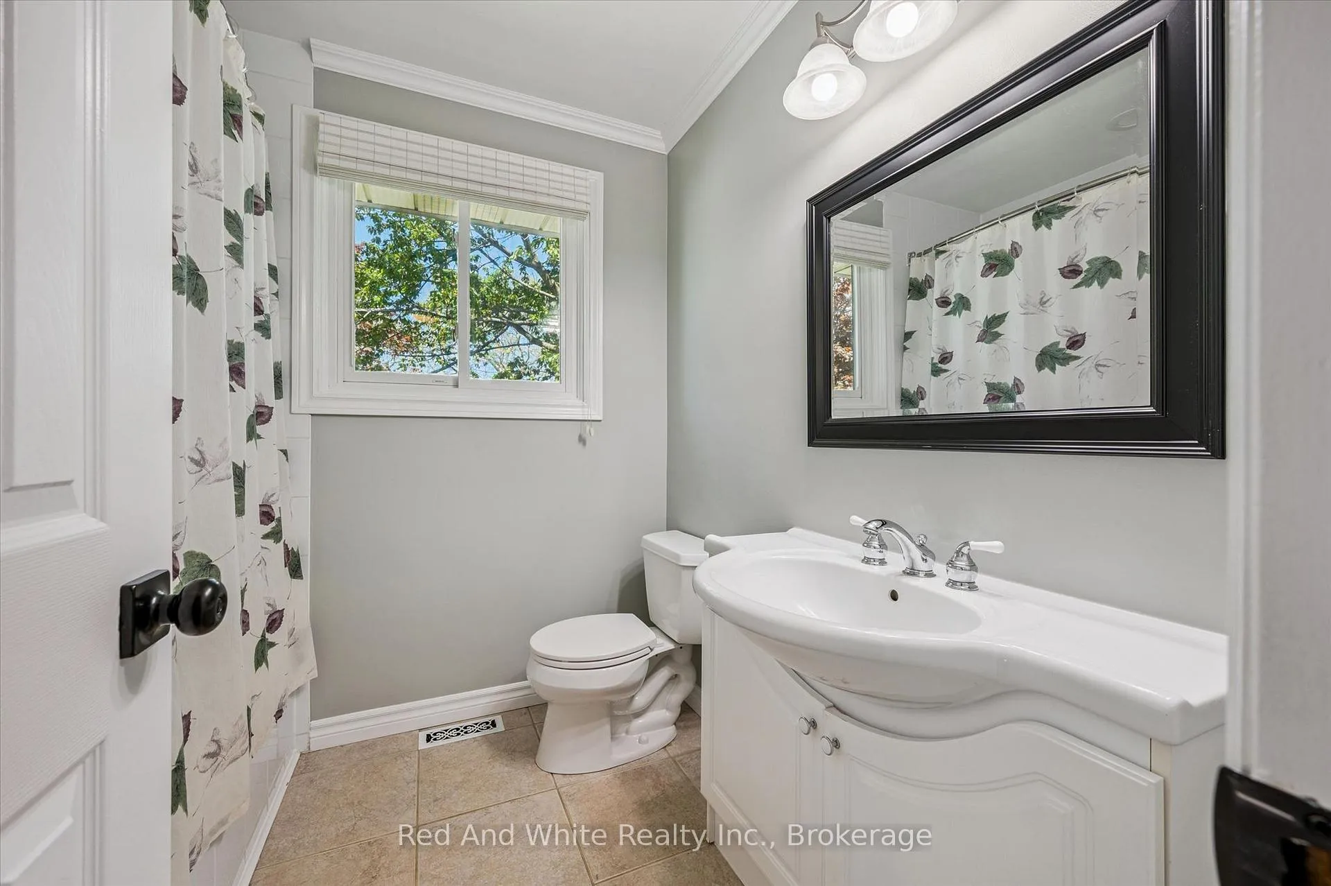 Photo 21 of 47 Oakhurst Crescent, Kitchener — HOMEH