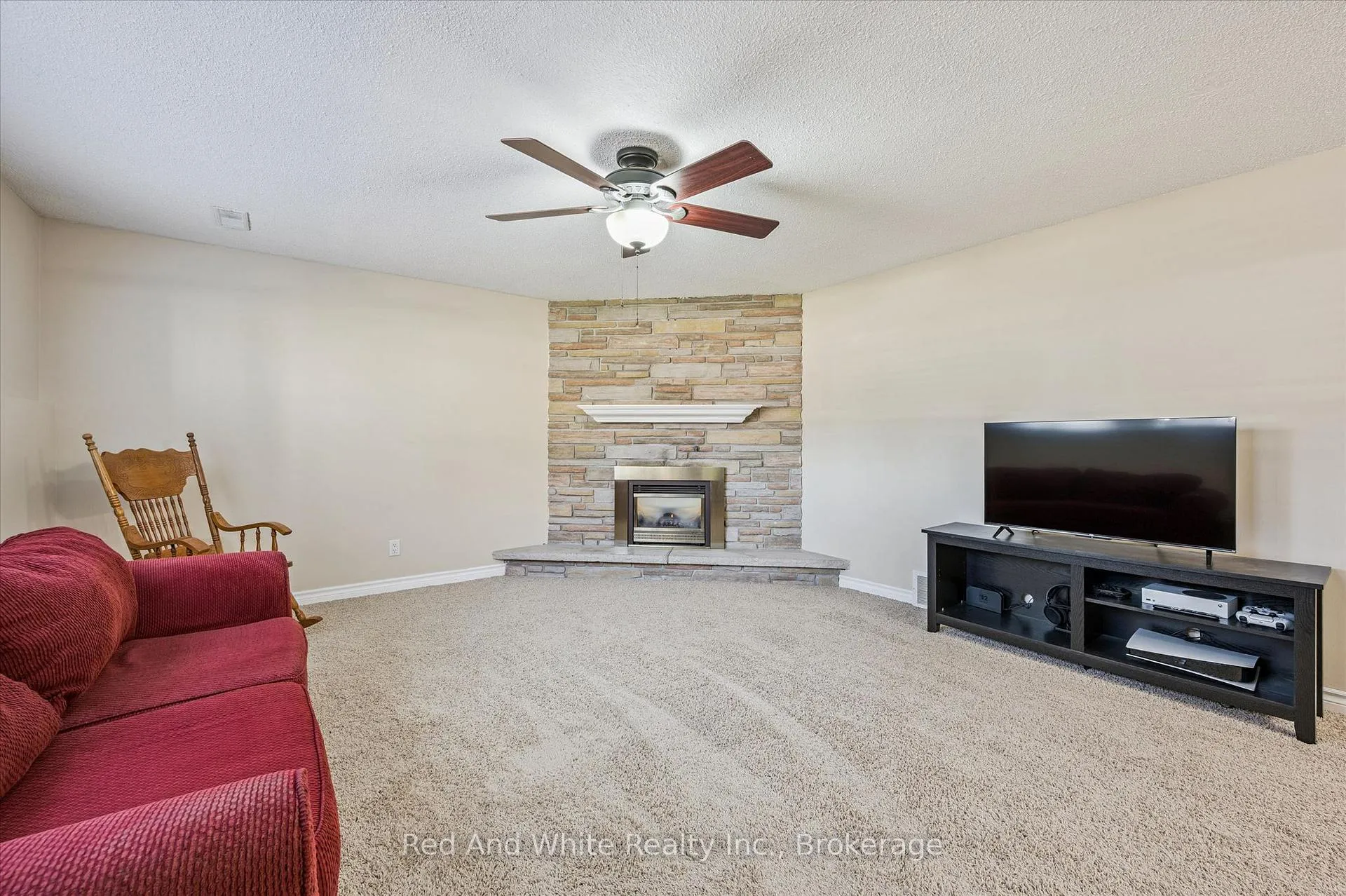 Photo 25 of 47 Oakhurst Crescent, Kitchener — HOMEH